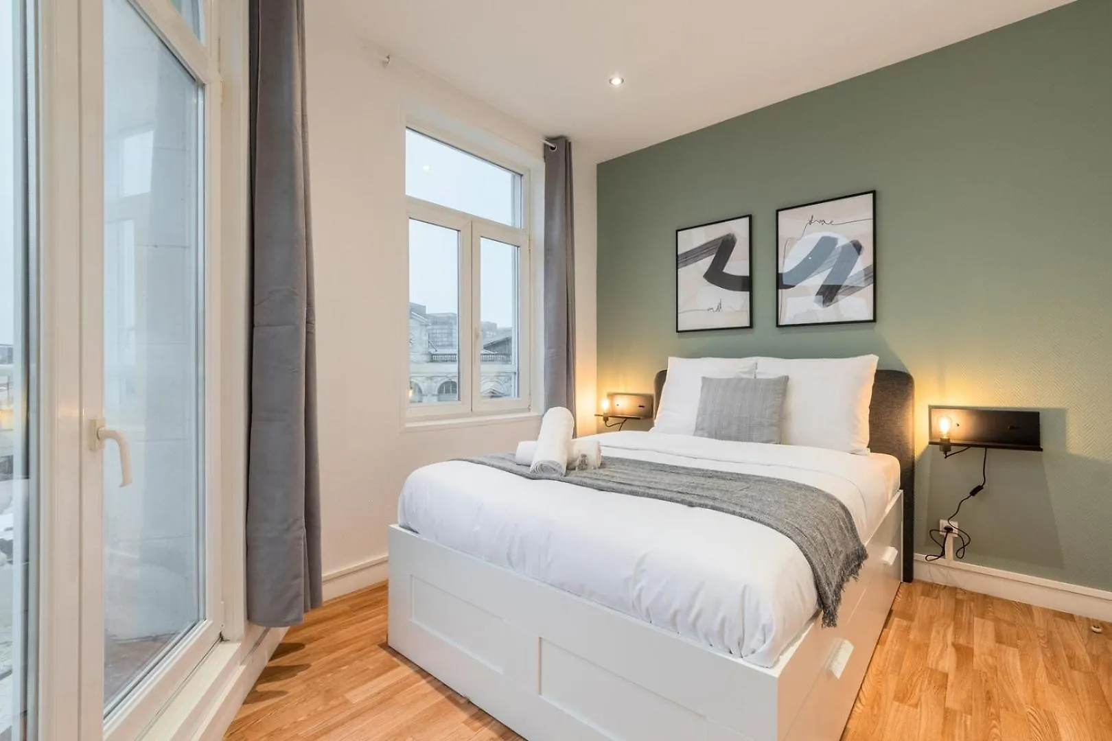 Apartment For 4 In Front Of Lille Flandres Station